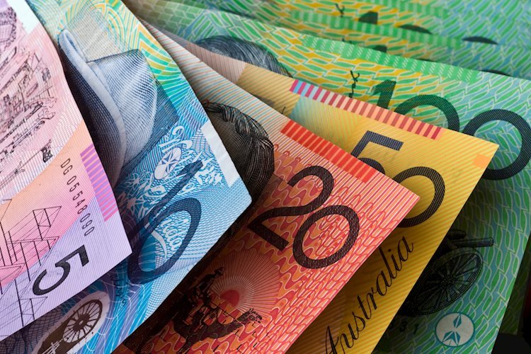 由于澳洲央行的鸽派政策，美元保持稳定，澳币贬值